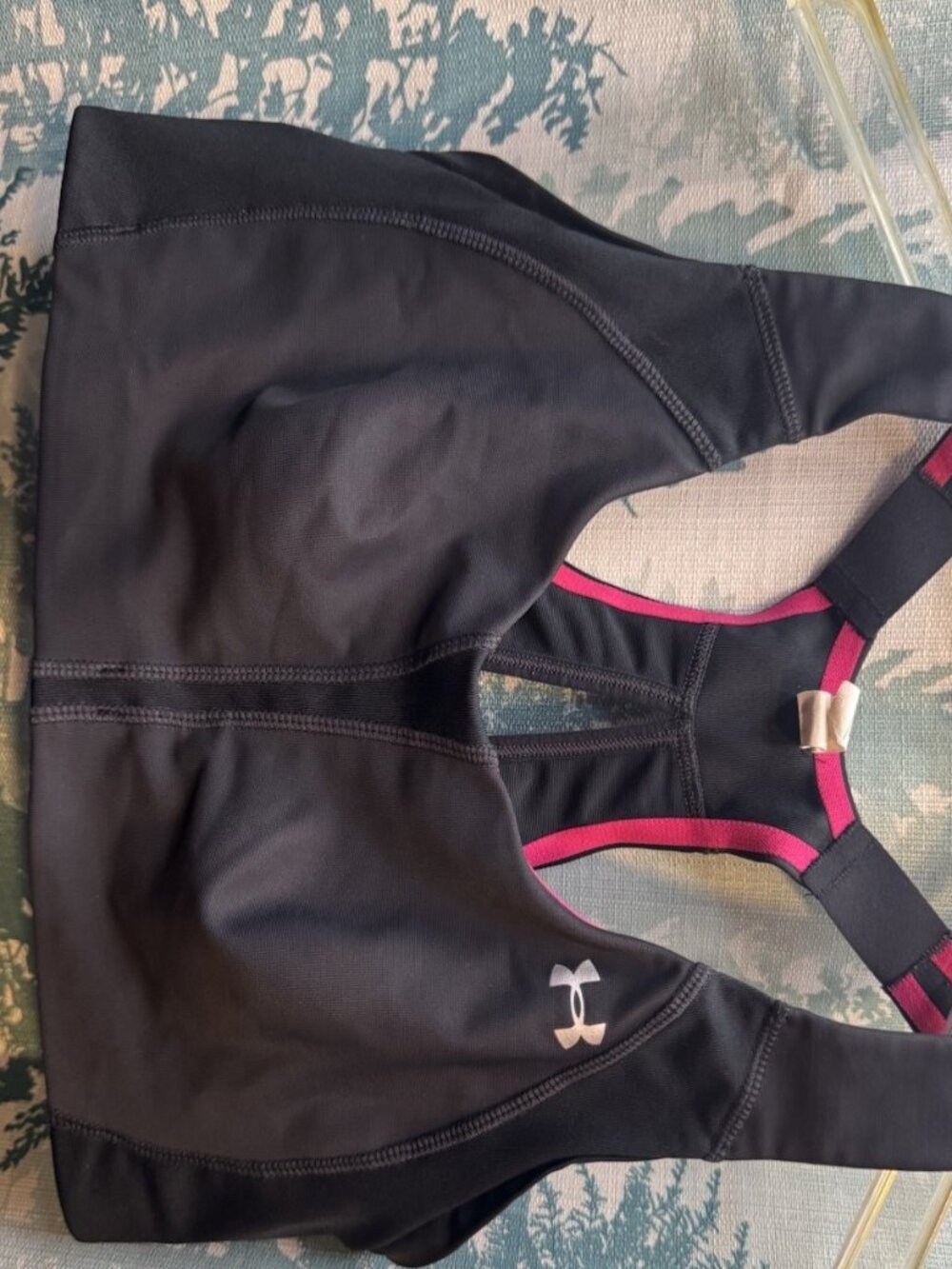 Under Armour USED Heat Gear Size 36C Sports Bra racerback black pink not padded